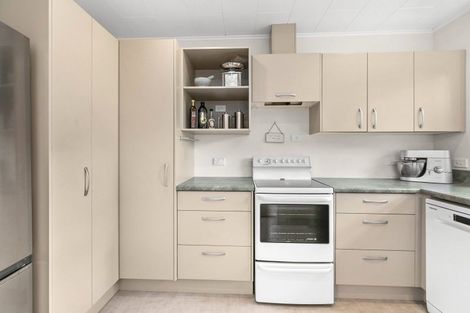 Photo of property in 6 Domain Road, Waipawa, 4210