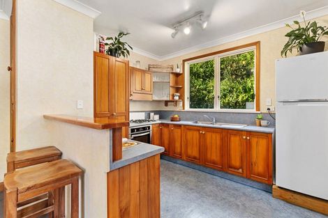 Photo of property in 11 Hungerford Road, Lyall Bay, Wellington, 6022
