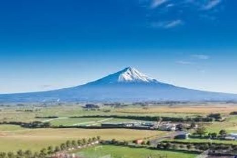 Photo of property in 402 South Road, Hawera, 4674