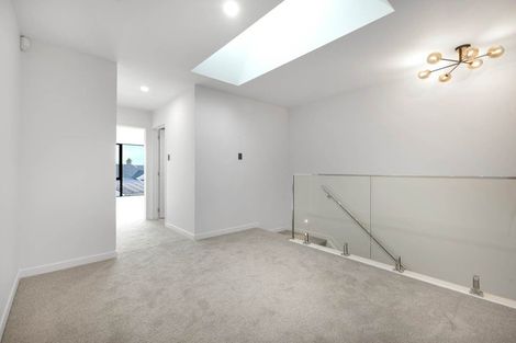 Photo of property in 2/399 Massey Road, Mangere East, Auckland, 2024