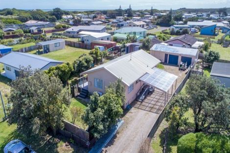 Photo of property in 44 Te Kiri Street, Himatangi Beach, Foxton, 4891