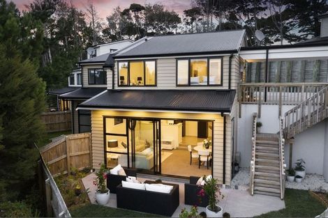 Photo of property in 2/15d Verran Road, Birkenhead, Auckland, 0626