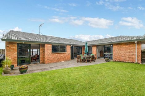 Photo of property in 4 Chardonnay Rise, Henderson, Auckland, 0612