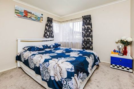 Photo of property in 27 Hill Crescent, Papakura, 2110