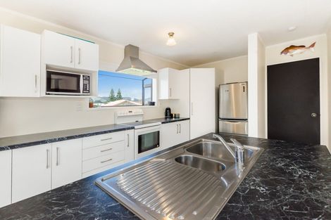 Photo of property in 16 Tobys Way, Waikanae Beach, Waikanae, 5036