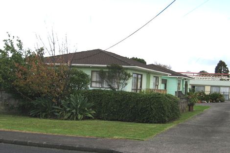 Photo of property in 1/9 Rewarewa Road, Te Atatu Peninsula, Auckland, 0610