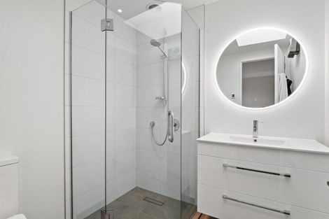 Photo of property in 2 Eichardt Place, Jacks Point, 9371