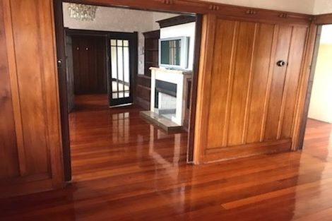 Photo of property in 5 Maungakiekie Avenue, Greenlane, Auckland, 1051