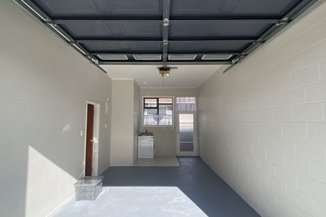 Photo of property in 1/114 Te Atatu Road, Te Atatu South, Auckland, 0610