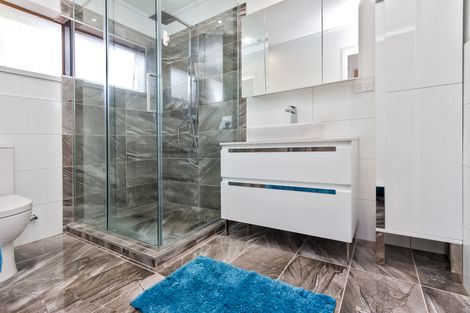 Photo of property in 2/83 Uxbridge Road, Cockle Bay, Auckland, 2014