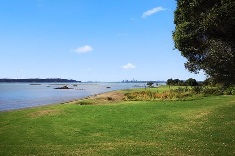 Photo of property in 2 Tollana Road, Te Atatu Peninsula, Auckland, 0610