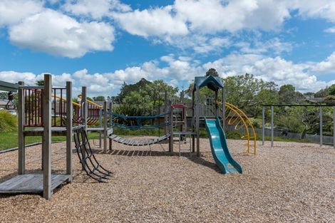 Photo of property in 12 Reybert Place, Massey, Auckland, 0614