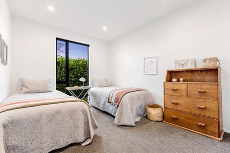 Photo of property in 6 Sandpiper Avenue, Point Wells, 0986