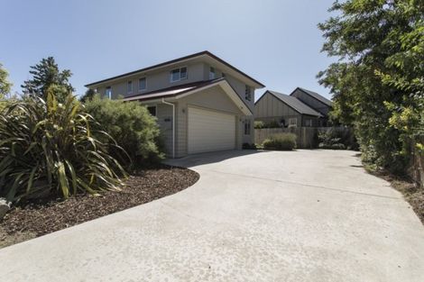 Photo of property in 32 Hunter Crescent, Wanaka, 9305