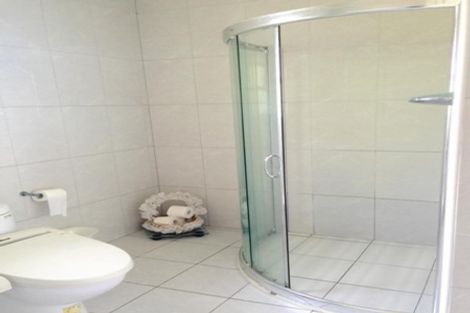 Photo of property in 1/240 Forrest Hill Road, Forrest Hill, Auckland, 0620