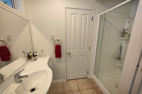 Photo of property in 5a The Esplanade, Eastern Beach, Auckland, 2012