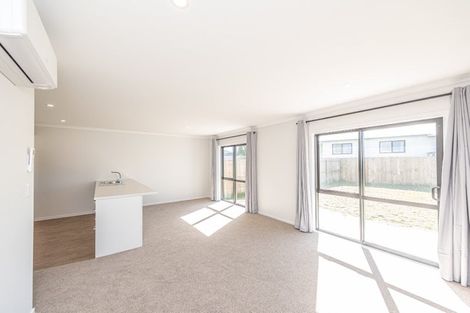 Photo of property in 6a Cross Street, Castlecliff, Whanganui, 4501