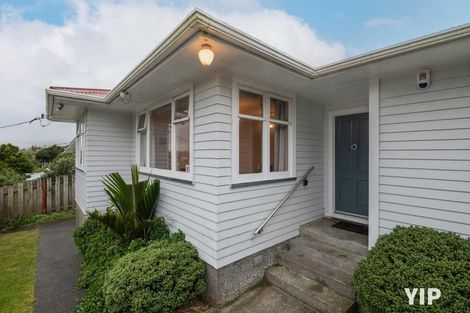Photo of property in 48 Kenmore Street, Newlands, Wellington, 6037
