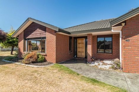 Photo of property in 139 Guildford Drive, Paraparaumu Beach, Paraparaumu, 5032