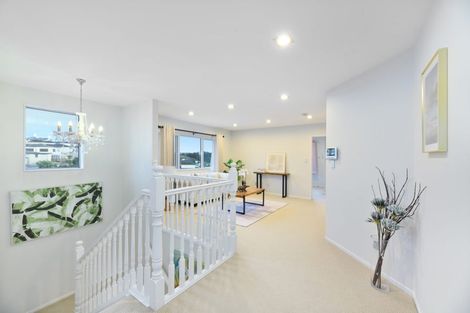 Photo of property in 4 San Casello Rise, Henderson, Auckland, 0612