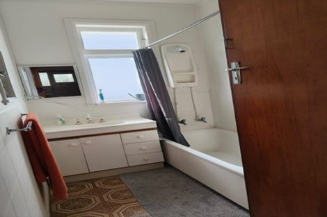 Photo of property in 17 Oku Street, Island Bay, Wellington, 6023