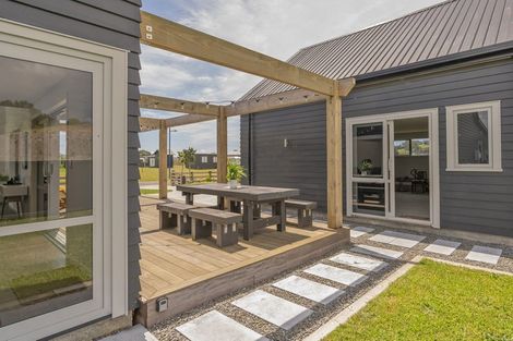 Photo of property in 11 Navigation Drive, Cooks Beach, Whitianga, 3591