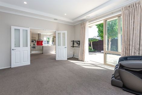 Photo of property in 6a Lake Terrace Road, Burwood, Christchurch, 8061