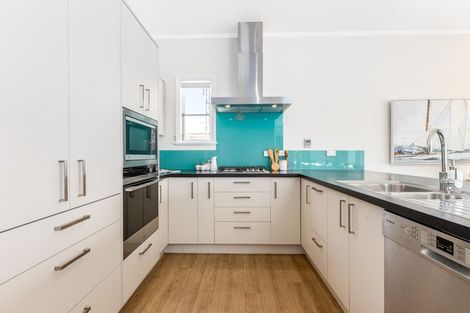 Photo of property in 20a Steyne Avenue, Plimmerton, Porirua, 5026