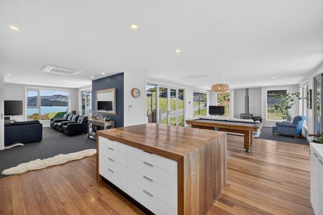 Photo of property in 11 Kaioruru Lane, Charteris Bay, Lyttelton, 8971
