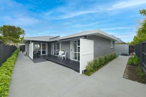 Photo of property in 5b Memorial Avenue, Ilam, Christchurch, 8053
