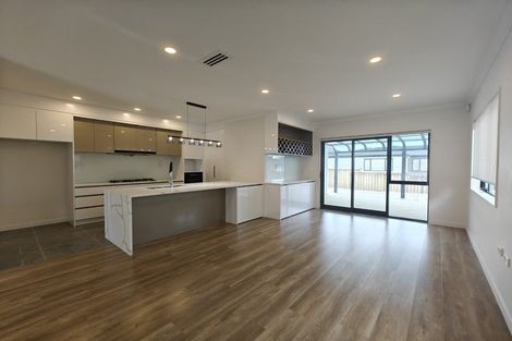 Photo of property in 70 Michael Bosher Way, Flat Bush, Auckland, 2019