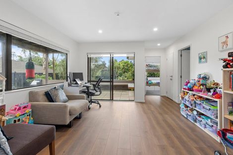 Photo of property in 16 Monkton Close, Greenhithe, Auckland, 0632