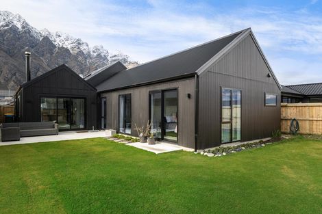 Photo of property in 8 Bale Road, Jacks Point, 9371