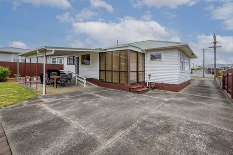 Photo of property in 17 Meadowvale Drive, Levin, 5510