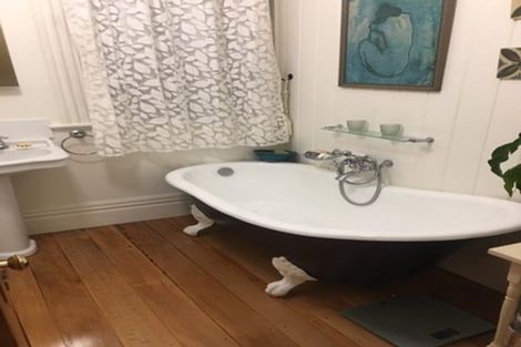 Photo of property in 19 Grove Road, Kelburn, Wellington, 6012