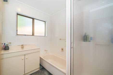 Photo of property in 28 Kentucky Way, Awapuni, Palmerston North, 4412