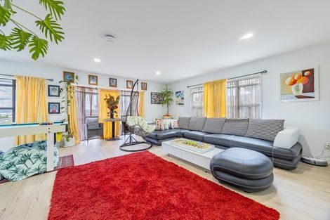 Photo of property in 21 Tyrico Close, Unsworth Heights, Auckland, 0632