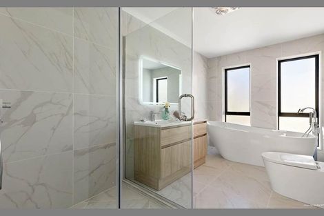 Photo of property in 18 Para Close, Fairview Heights, Auckland, 0632