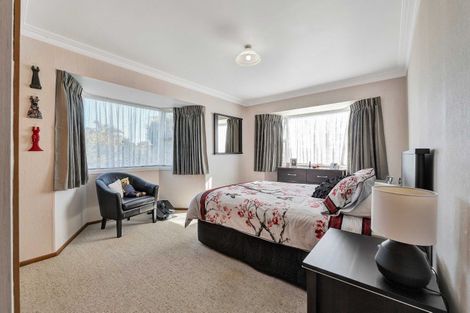 Photo of property in 238 Huatoki Street, Upper Vogeltown, New Plymouth, 4310