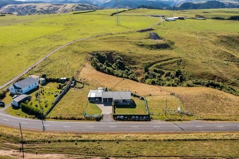 Photo of property in 902 Ararata Road, Ararata, Hawera, 4674