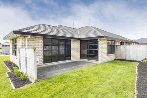 Photo of property in 8 Medallion Court, Kelvin Grove, Palmerston North, 4414