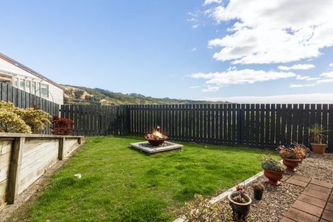 Photo of property in 2 Ash Grove, Ranui, Porirua, 5024