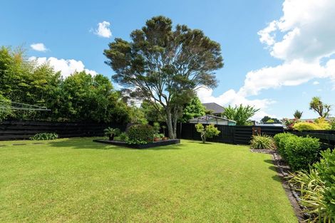 Photo of property in 11 Towra Place, Botany Downs, Auckland, 2010