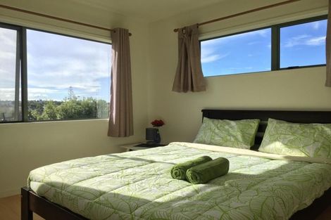 Photo of property in 2/5 Kilham Avenue, Northcote, Auckland, 0627