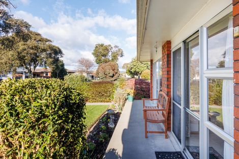 Photo of property in 5 Hollows Crescent, Takaro, Palmerston North, 4412