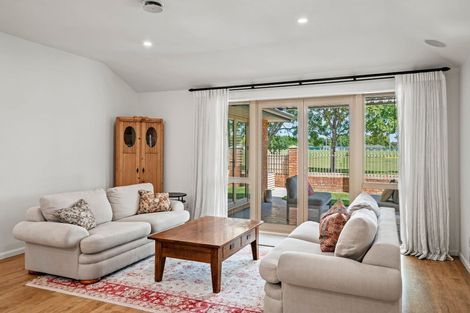Photo of property in 27 Providence Place, Redwood, Christchurch, 8051