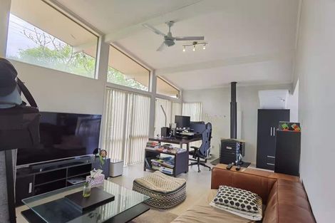 Photo of property in 35 Triangle Road, Massey, Auckland, 0614