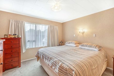 Photo of property in 5 Chertsey Court, Roslyn, Palmerston North, 4414