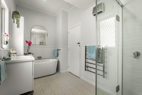 Photo of property in 1/24 Toroa Street, Torbay, Auckland, 0630