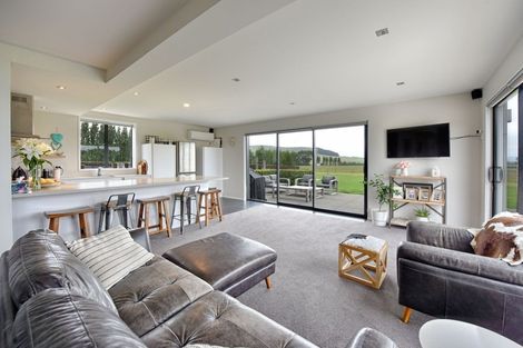 Photo of property in 92 Sinclair Road, Browns, Winton, 9782